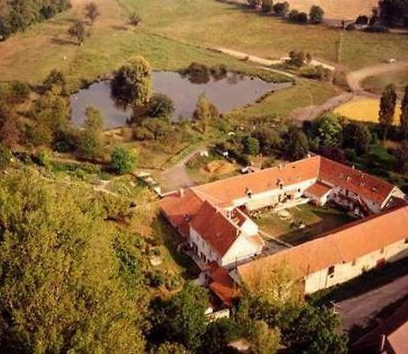 Отель La Ferme Des Moulineaux Байи Экстерьер фото