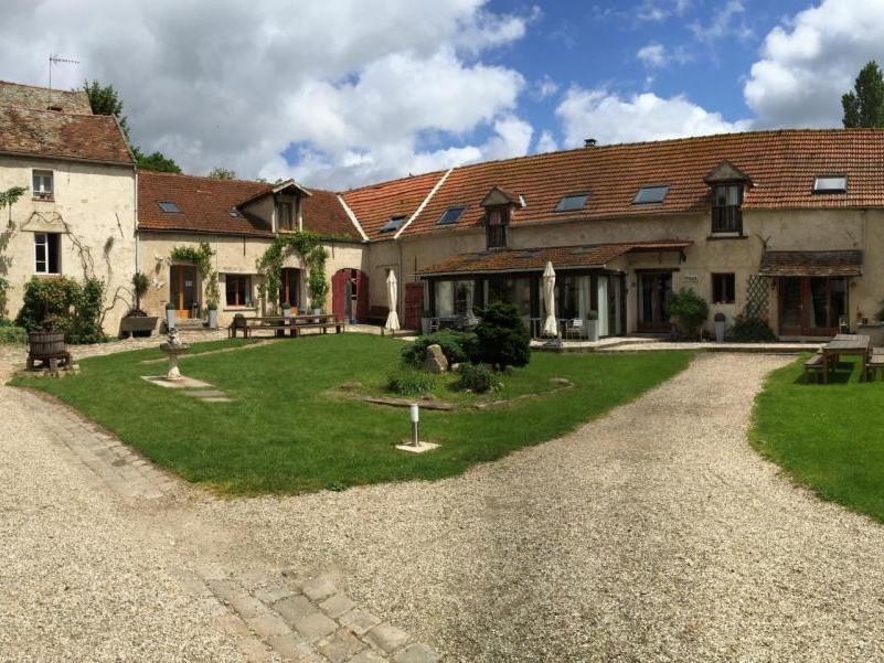 Отель La Ferme Des Moulineaux Байи Экстерьер фото